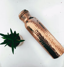 Load image into Gallery viewer, Pure Copper Hammered Water Bottle - 950 ml