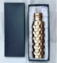 Load image into Gallery viewer, Pure Copper Hammered Water Bottle - Diamond cut 950 ml

